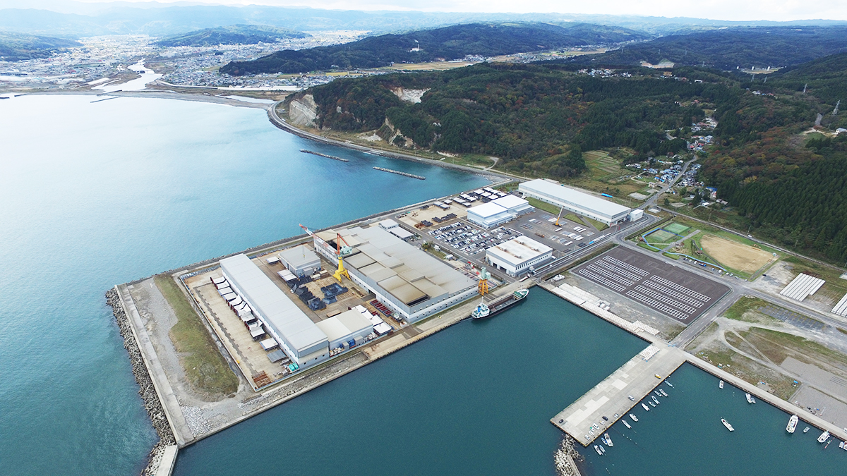 北日本造船で働く様子